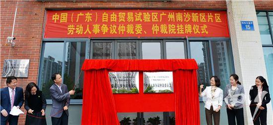 管家婆白小姐四肖必选20或2024新澳门正版免费挂牌灯牌_不断发展的问题;未来的解法会是怎样的、定量作答落实解释