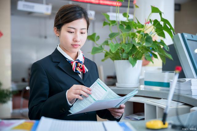 从柜员到理财经理，蜕变之路 柜员应聘理财经理