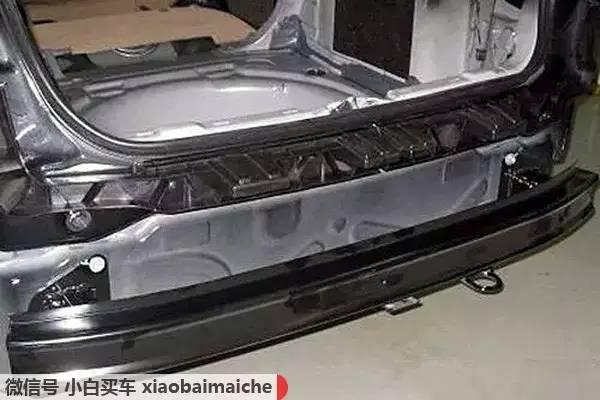 君威后保险杠拆卸详解 君威后保险杠拆卸