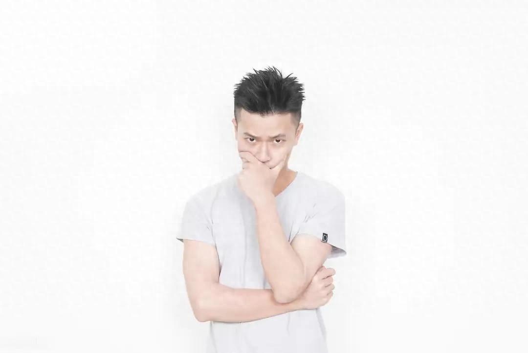 篮球场上的伤痛，打篮球膝盖扭伤后的行走疼痛 打篮球膝盖扭伤走路疼痛