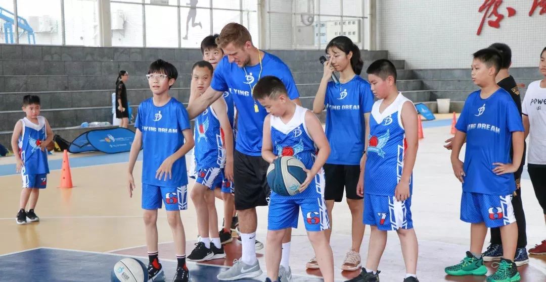 暑假不能去学篮球吗？暑假不能去学篮球吗