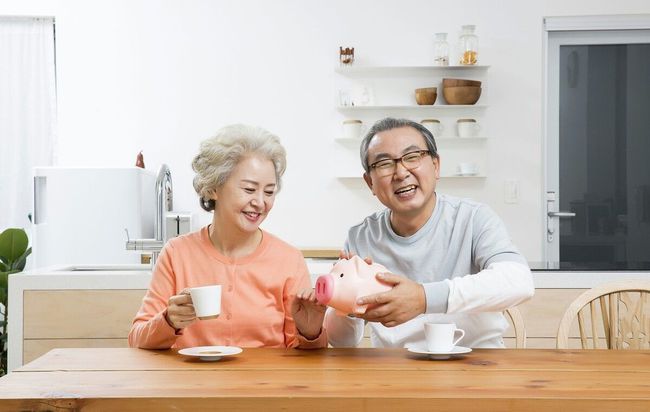 智慧养老，80岁老人理财与养老保险的多元策略 80岁老人理财养老保险