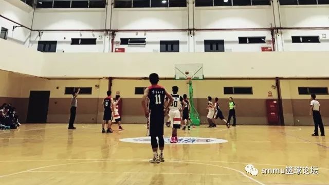 篮球在青年大街的活力与青春 青年大街附近的篮球